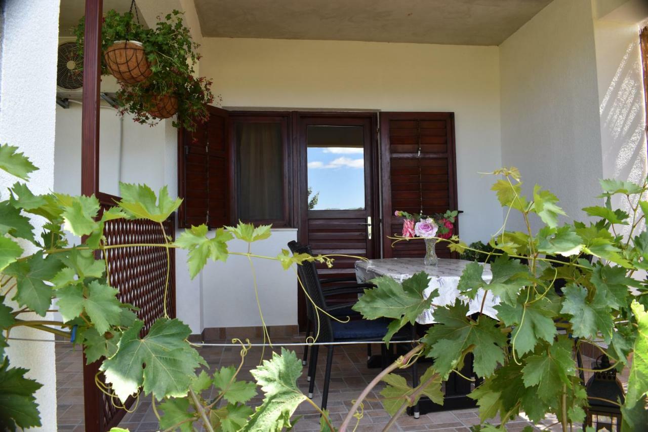 Apartment Nakic Vrpolje 外观 照片